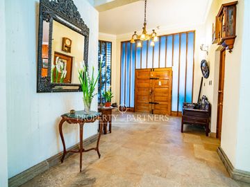 Gran Propiedad  con Terreno de 2.650m2 Ideal Para Inversión