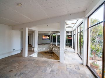 Gran Propiedad  con Terreno de 2.650m2 Ideal Para Inversión