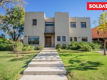 Casa en  venta en barrio Los Tacos - 4 dormitorios - Apto credito