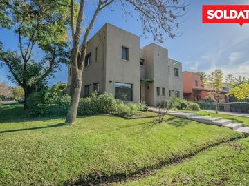 Casa en  venta en barrio Los Tacos - 4 dormitorios - Apto credito