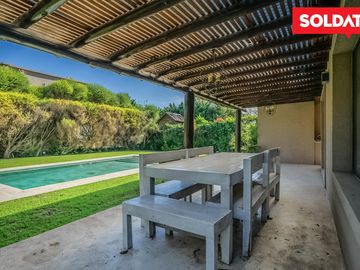 Casa en  venta en barrio Los Tacos - 4 dormitorios - Apto credito
