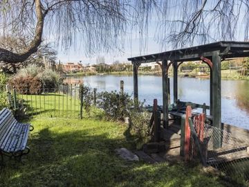 Excelente casa al lago estilo ingles !!!