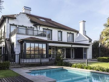 Excelente casa al lago estilo ingles !!!