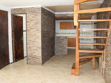 CASA 2 PISOS 3D 1B, EN SECTOR LOS ACACIOS, LOS ANDES