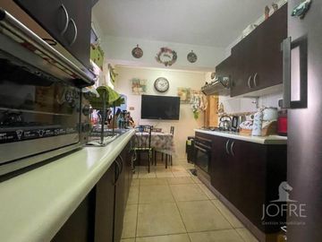 CASA EN 3D 2B CONDOMINIO LOS MAITENES DE CALLE LARGA