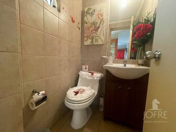 CASA EN 3D 2B CONDOMINIO LOS MAITENES DE CALLE LARGA