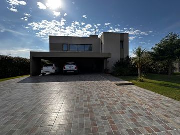 Casa en venta en Barrio Santa Ines Canning