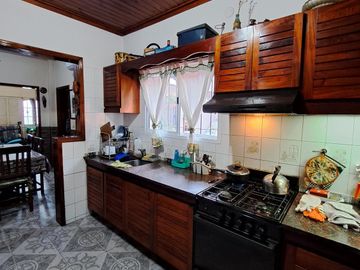 Casa con dos dormitorios y patio- Temperley