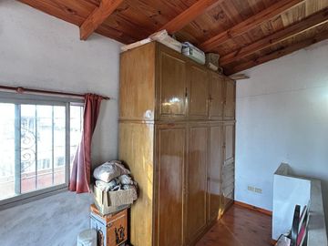 Casa con dos dormitorios y patio- Temperley