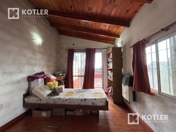 Casa con dos dormitorios y patio- Temperley