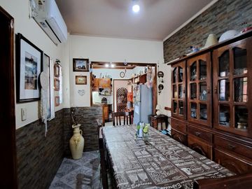 Casa con dos dormitorios y patio- Temperley