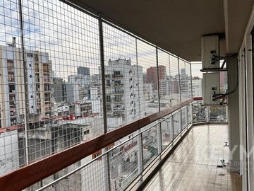 Departamento 4 ambientes, 2 cocheras y baulera. APTO CREDITO.
