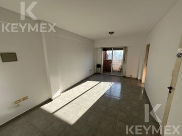 Departamento con cochera en 60 entre 2 y 3