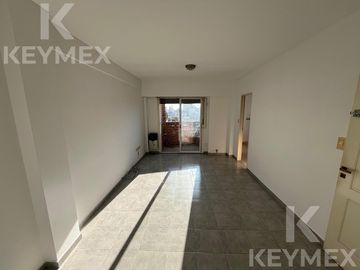 Departamento con cochera en 60 entre 2 y 3