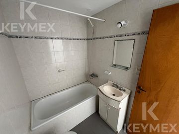 Departamento con cochera en 60 entre 2 y 3