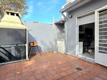 PH con terraza propia y parrilla en venta en Villa Pueyrredon