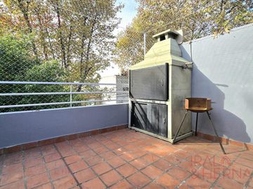 PH con terraza propia y parrilla en venta en Villa Pueyrredon