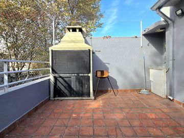 PH con terraza propia y parrilla en venta en Villa Pueyrredon