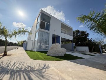 CASA EN VENTA EQUIPADA UBICADA  EN BLANCA RESIDENCIAL,  KIKTEIL MÉRIDA.