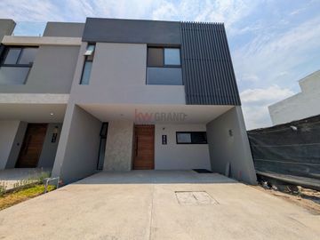 Casa Nueva en Venta en el Edén Bosques de Santa Anita