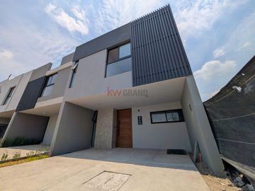 Casa Nueva en Venta en el Edén Bosques de Santa Anita