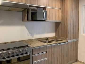 Venta de departamento en planta baja con una propia y amplia terraza