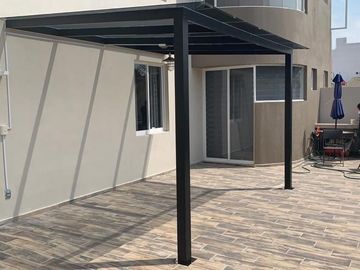 Venta de departamento en planta baja con una propia y amplia terraza