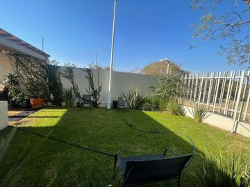 Venta de departamento en planta baja con una propia y amplia terraza