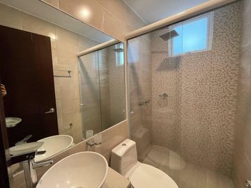 Venta de departamento en planta baja con una propia y amplia terraza