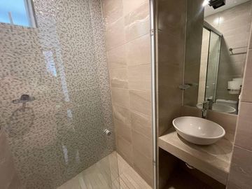 Venta de departamento en planta baja con una propia y amplia terraza