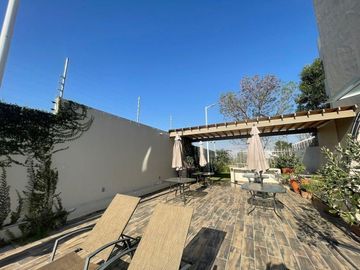 Venta de departamento en planta baja con una propia y amplia terraza