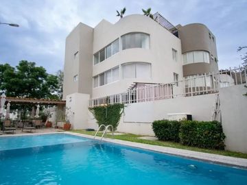 Venta de departamento en planta baja con una propia y amplia terraza