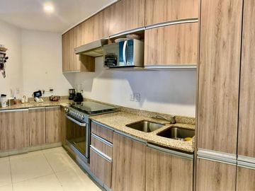 Venta de departamento en planta baja con una propia y amplia terraza