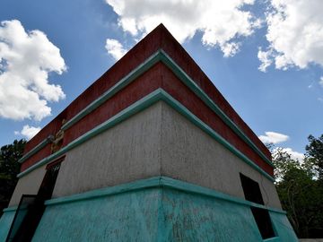 TEMPLO SECRETO ENTRE LOS ÁRBOLES