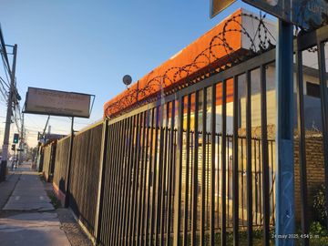 Gran Propiedad Esquina con Potencial Comercial La Granja