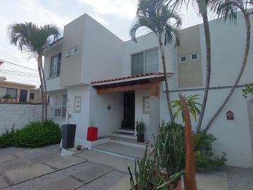 Casa en Fraccionamiento en Vista Hermosa Cuernavaca - LLR-157-Fr