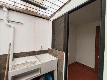 VENTA CASA CON APARTAESTUDIOS CON LOCAL CANEY SUR DE CALI