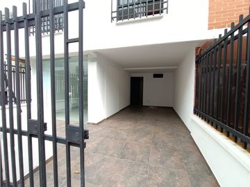 VENTA CASA CON APARTAESTUDIOS CON LOCAL CANEY SUR DE CALI
