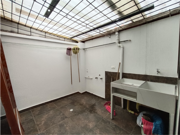 VENTA CASA CON APARTAESTUDIOS CON LOCAL CANEY SUR DE CALI