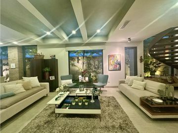 HERMOSA CASA DE DOS NIVELES EN VENTA EN VILLA CAMPESTRE. De lujo