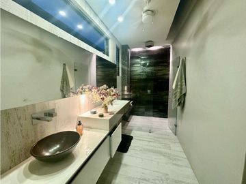 HERMOSA CASA DE DOS NIVELES EN VENTA EN VILLA CAMPESTRE. De lujo