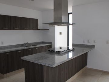 Casa con recamara en planta baja en Venta en Zibata