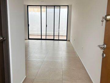 Casa con recamara en planta baja en Venta en Zibata