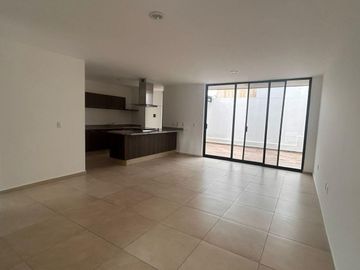 Casa con recamara en planta baja en Venta en Zibata