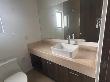 Casa con recamara en planta baja en Venta en Zibata