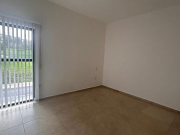 Casa con recamara en planta baja en Venta en Zibata