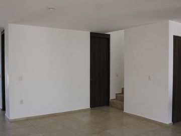 Casa con recamara en planta baja en Venta en Zibata