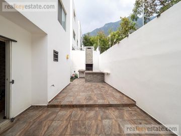 CASA EN VENTA EN PRADOS DE LA SILLA, SUR DE MONTERREY
