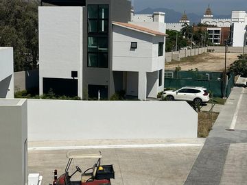 Casa en Fraccionamiento Karakal Nuevo Vallarta frente al Tigre Club de Golf.