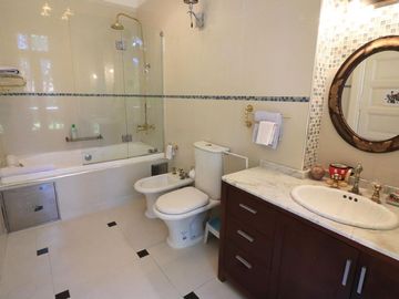 VENTA CASA OLIVOS 5 DORMITORIOS ESTILO INGLÉS